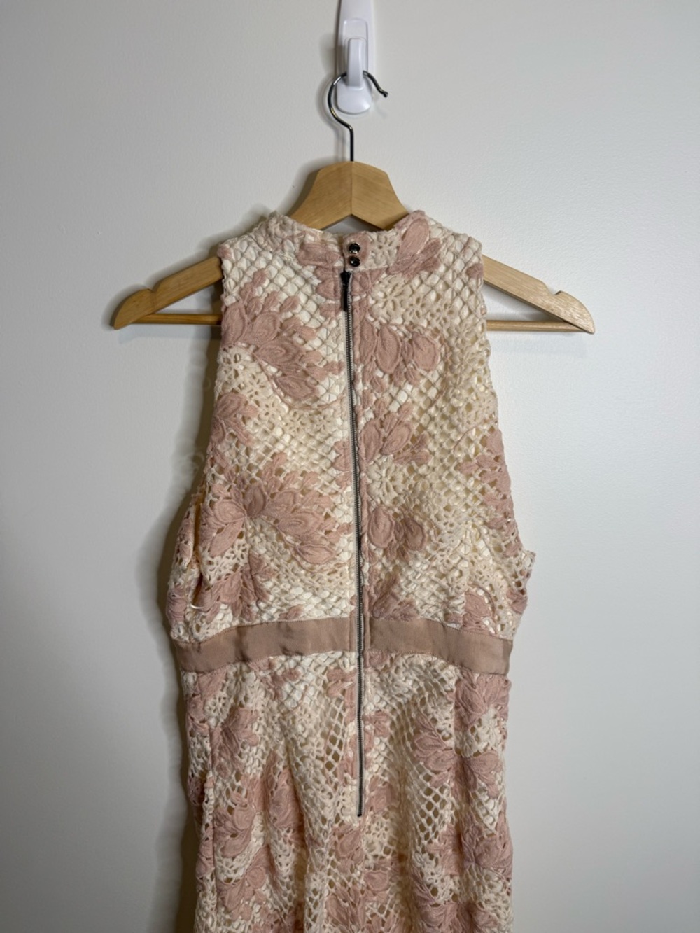 KEEPSAKE the Label Blush Pink Cream Crochet Midi Dress no air lace size 8 NWT - Picture 9 of 10